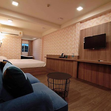 R 17 Living Hotel Bangkok Esterno foto