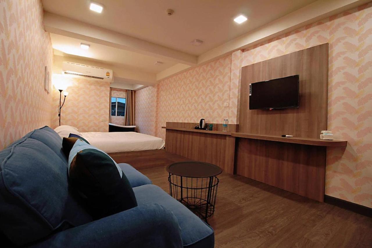 R 17 Living Hotel Bangkok Esterno foto