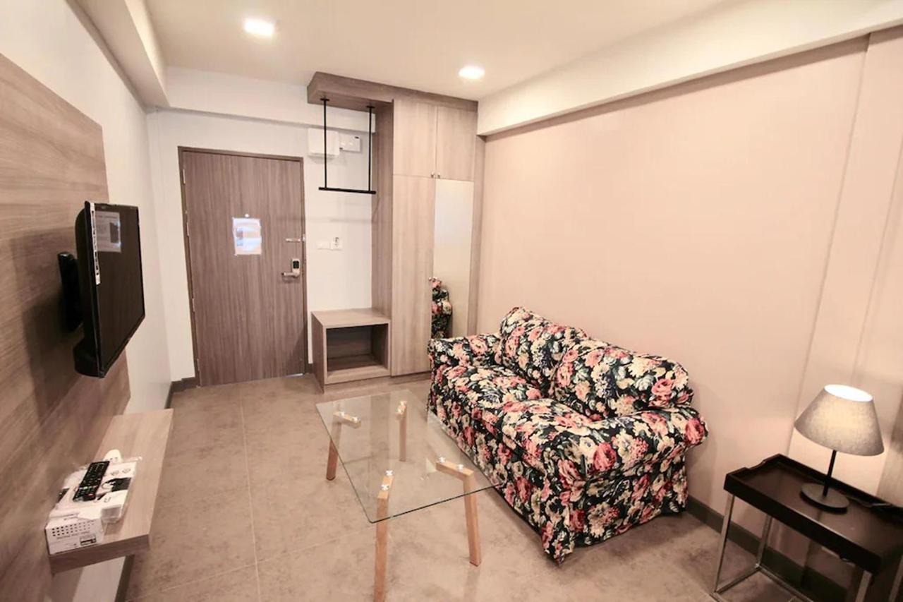 R 17 Living Hotel Bangkok Esterno foto