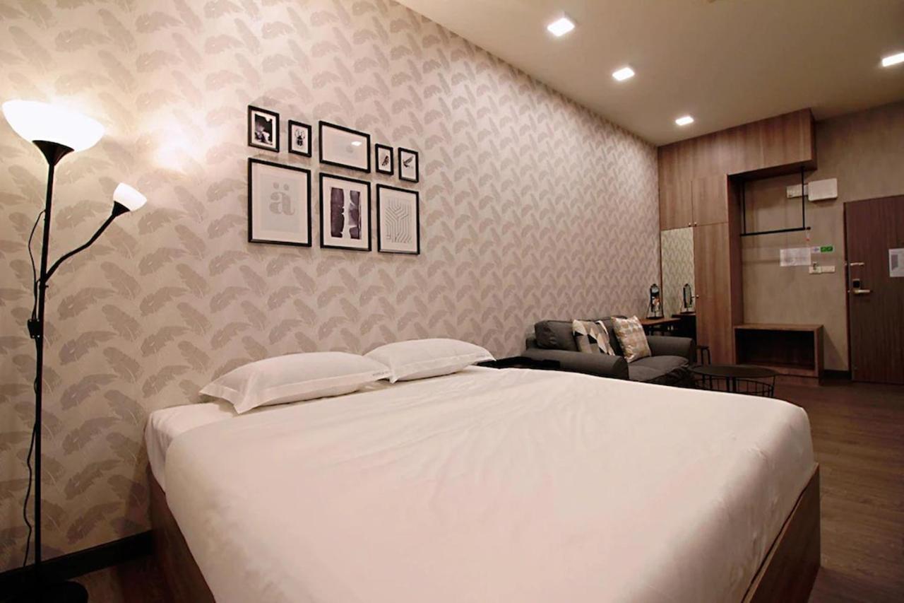 R 17 Living Hotel Bangkok Esterno foto