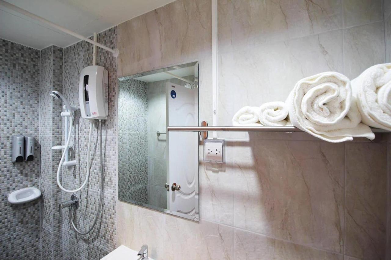 R 17 Living Hotel Bangkok Esterno foto