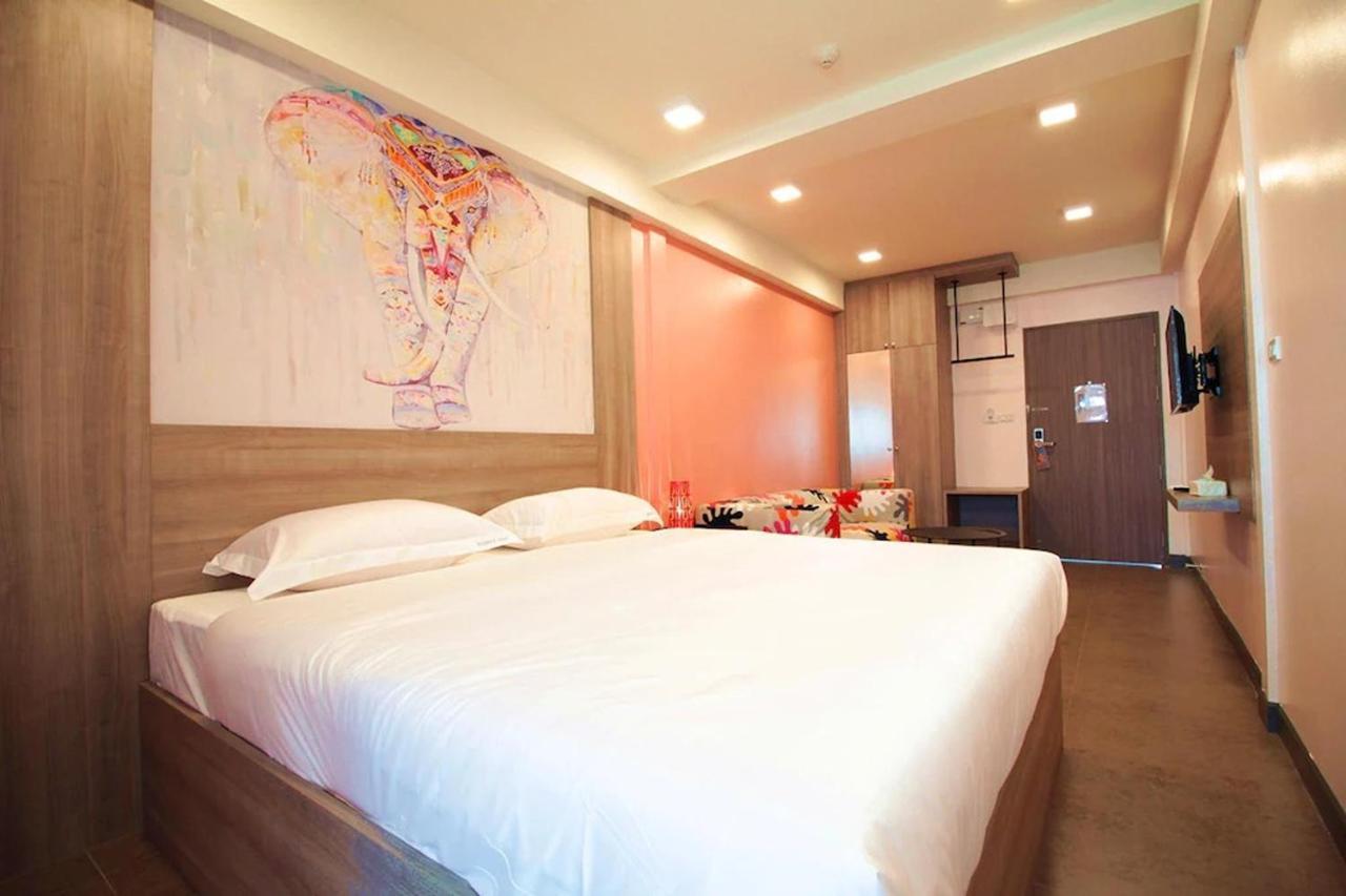 R 17 Living Hotel Bangkok Esterno foto