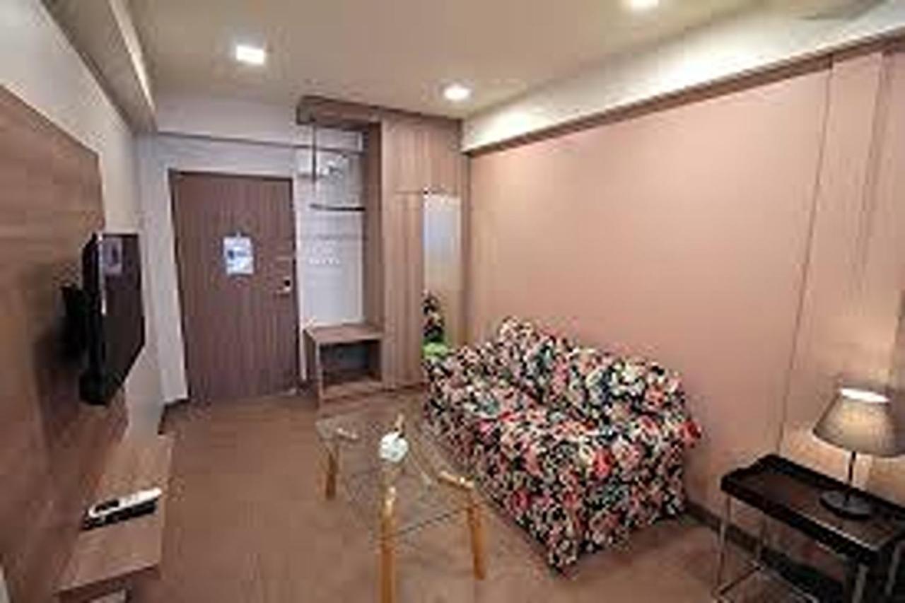 R 17 Living Hotel Bangkok Esterno foto
