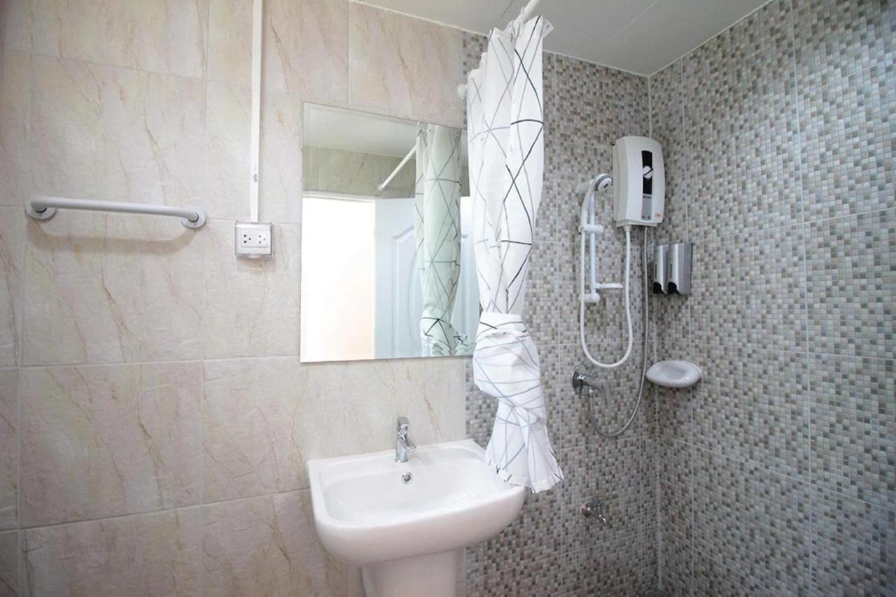 R 17 Living Hotel Bangkok Esterno foto
