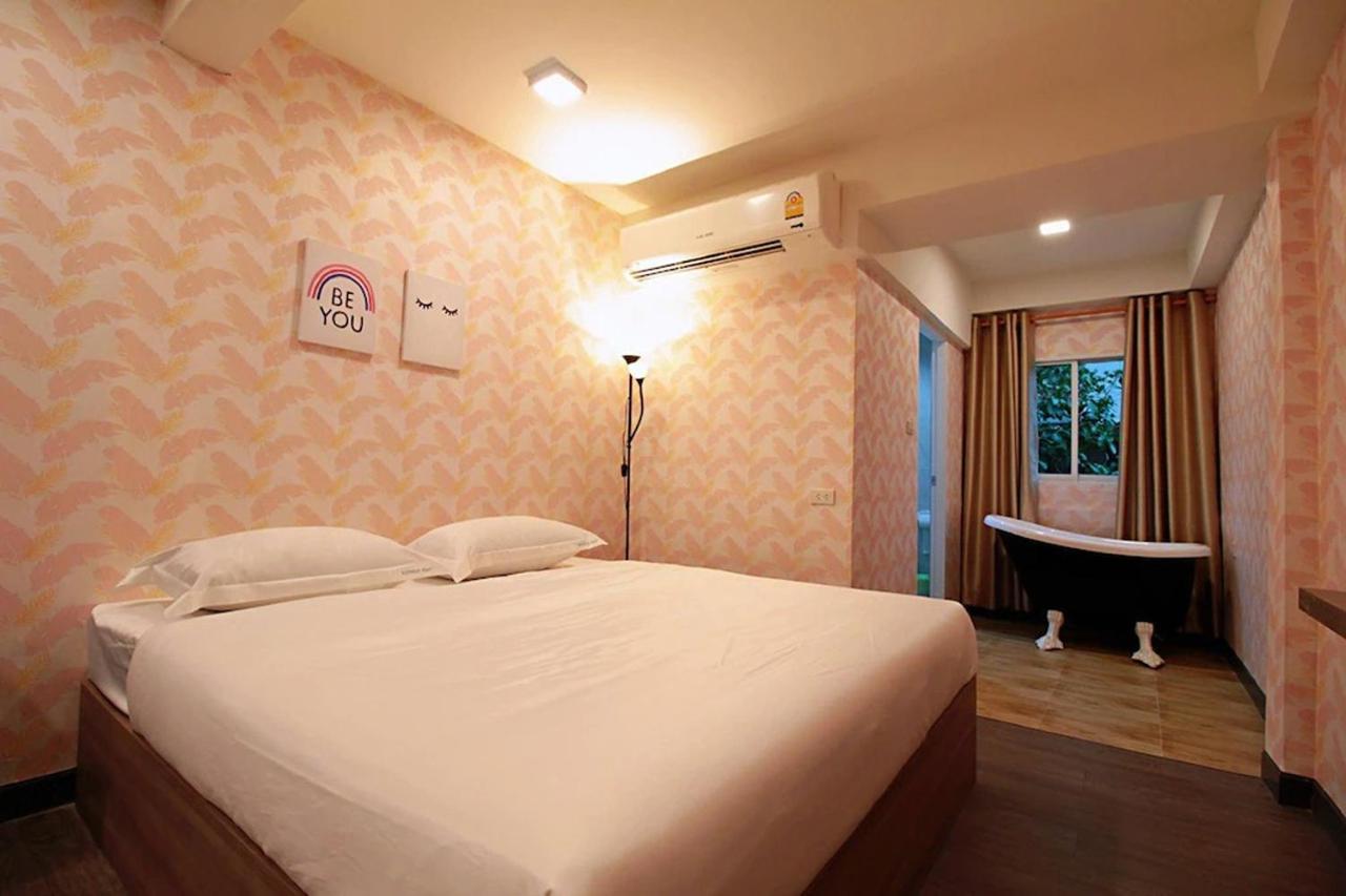 R 17 Living Hotel Bangkok Esterno foto